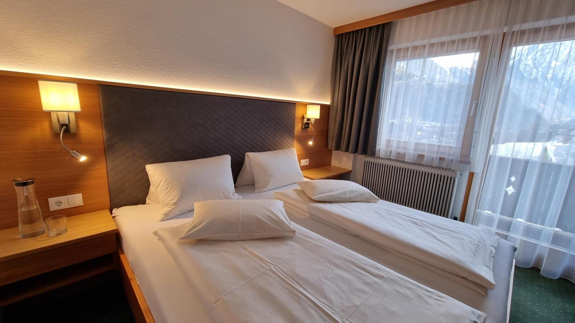 Hotel Haus Alpengluehn à Sautens Extérieur photo